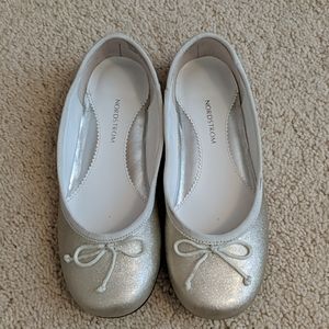 Toddler Girl Silver Dress Shoes. Size 12.